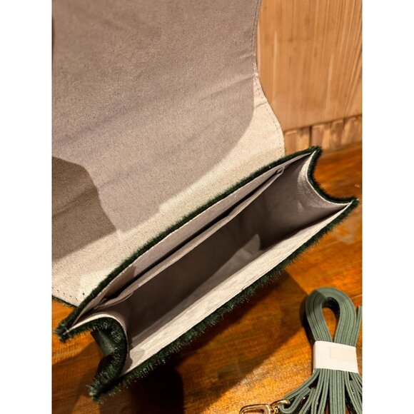 Vintage-Inspired Green Faux Leopard Fur Satchel Shoulder Bag With Gold Turn Lock - Picture 9 of 9